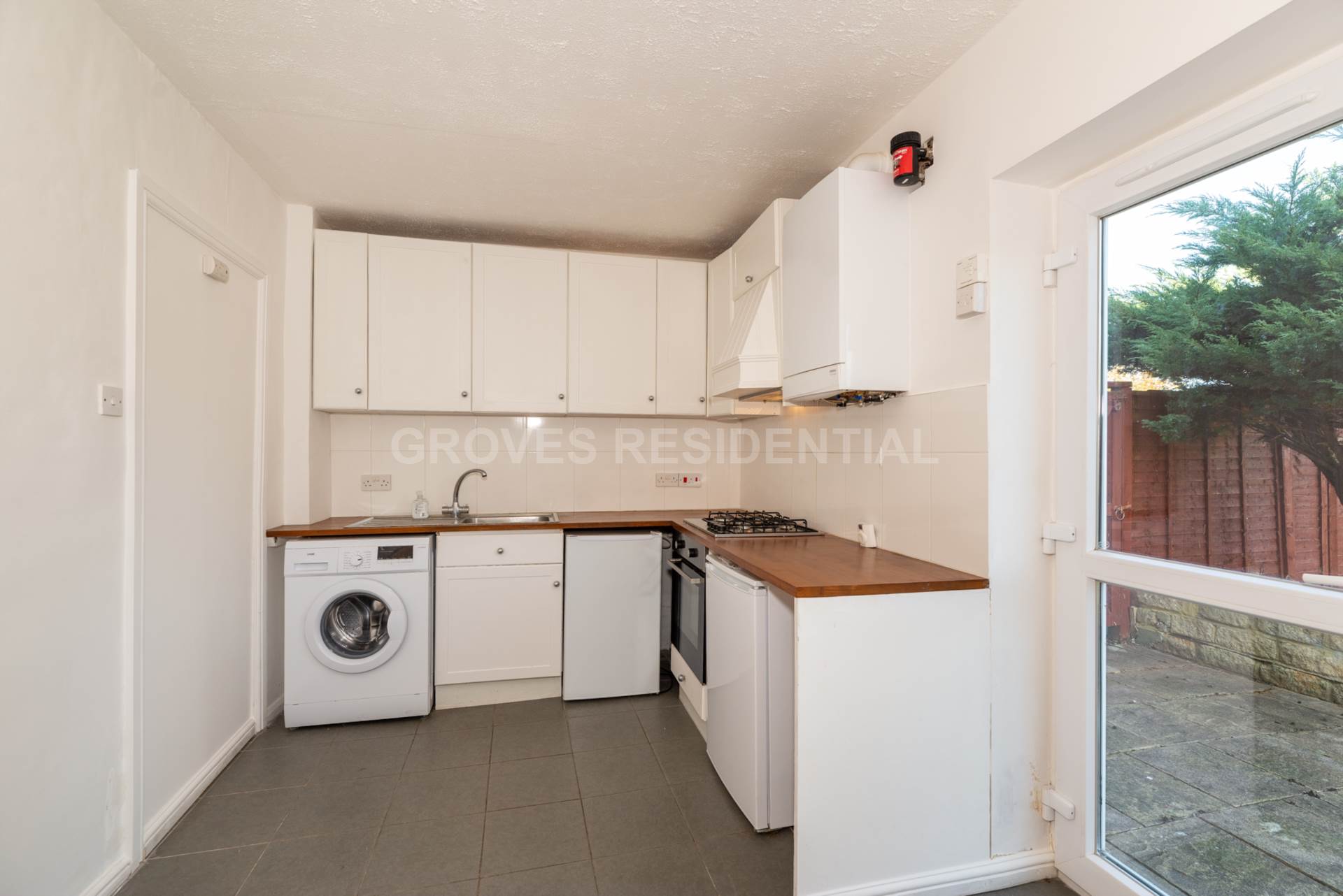 Additional Property Image 3 bedroom End of Terrace to rent in Kingston Upon Thames 4