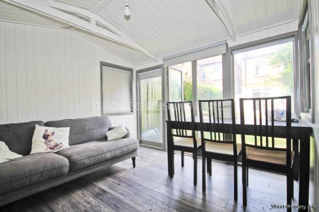 2 bedroom Flat to rent in New Malden