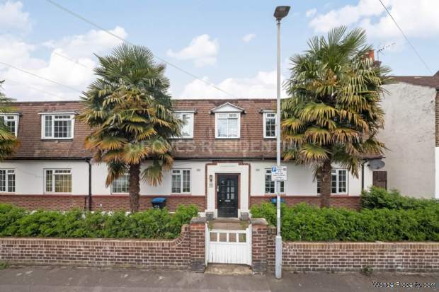 2 bedroom Flat for sale in New Malden