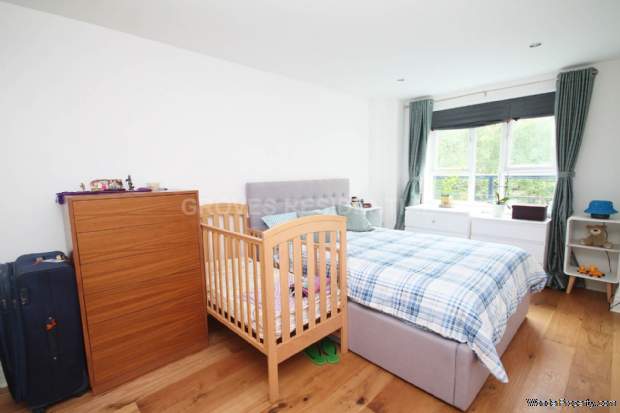 Additional Property Image 2 bedroom Flat for sale in Kingston Upon Thames 4