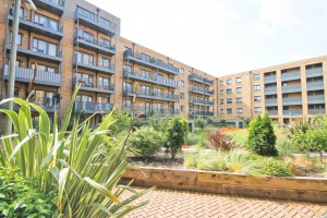 3 bedroom Maisonette to rent in New Malden