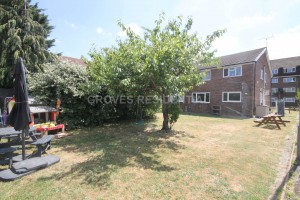2 bedroom Maisonette for sale in New Malden