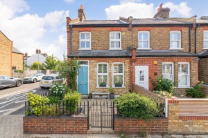 3 bedroom Semi Detached for sale in New Malden