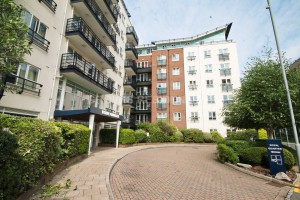 1 bedroom Flat for sale in Kingston Upon Thames