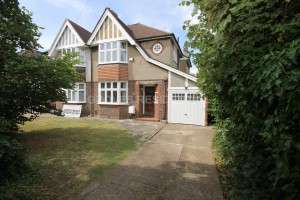 3 bedroom Semi Detached for sale in Worcester Park
