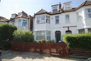 2 bedroom Flat for sale in New Malden