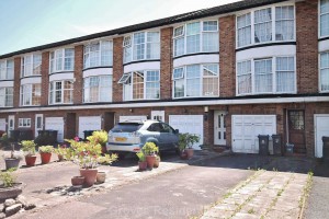 3 bedroom Terraced to rent in New Malden