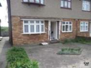 2 bedroom Cottage to rent in Ilford