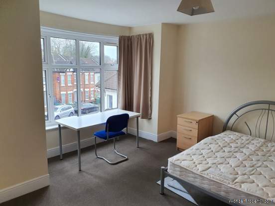 5 bedroom Detached to rent in Southampton