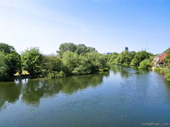 2 bedroom Maisonette for sale in Reading