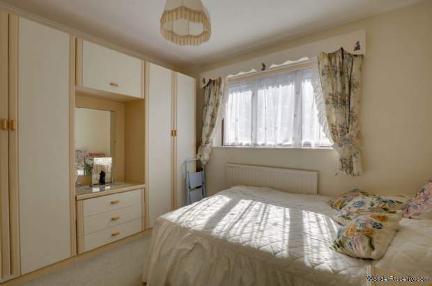 Additional Property Image 3 bedroom Semi Detached for sale in Reading 7