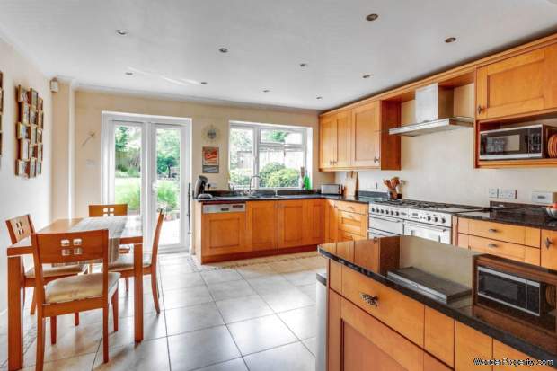 Additional Property Image 5 bedroom Detached for sale in Reading 4