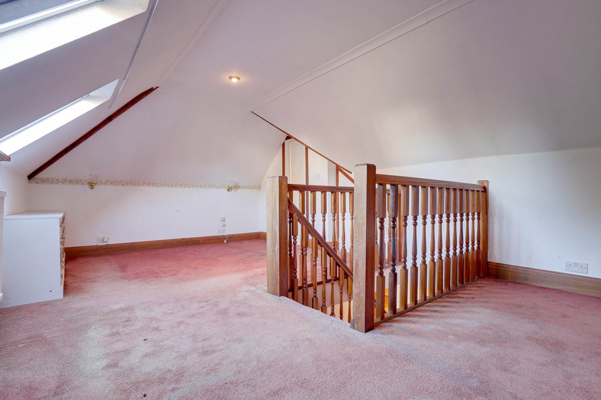 Additional Property Image 4 bedroom Detached Bungalow for sale in Reading 8