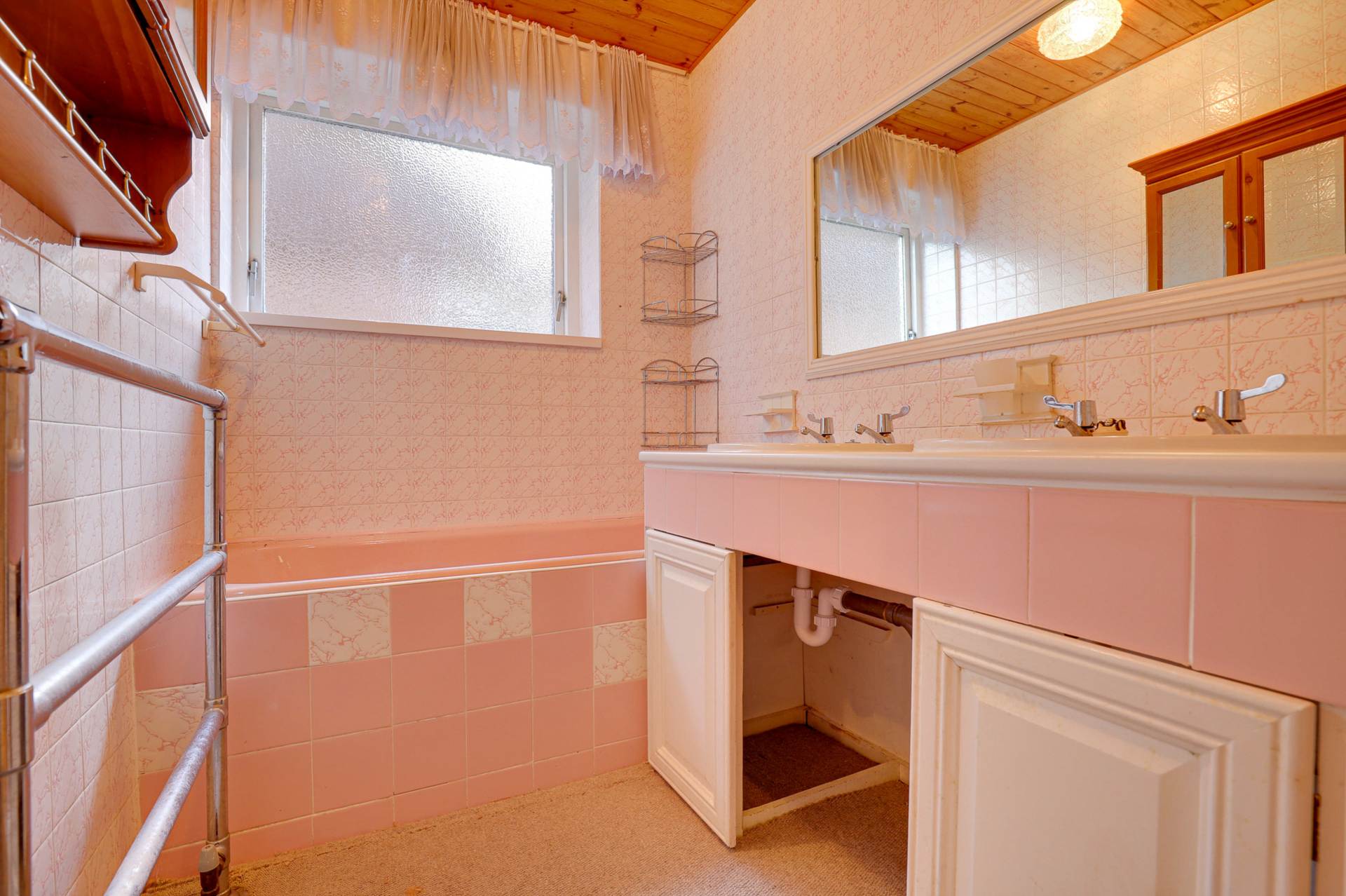 Additional Property Image 4 bedroom Detached Bungalow for sale in Reading 16