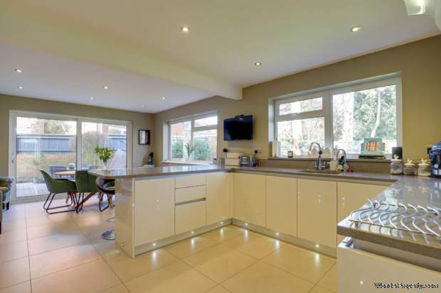 Additional Property Image 4 bedroom Detached for sale in Reading 8