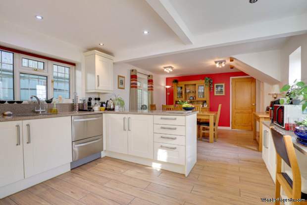 Additional Property Image 3 bedroom Detached for sale in Reading 5