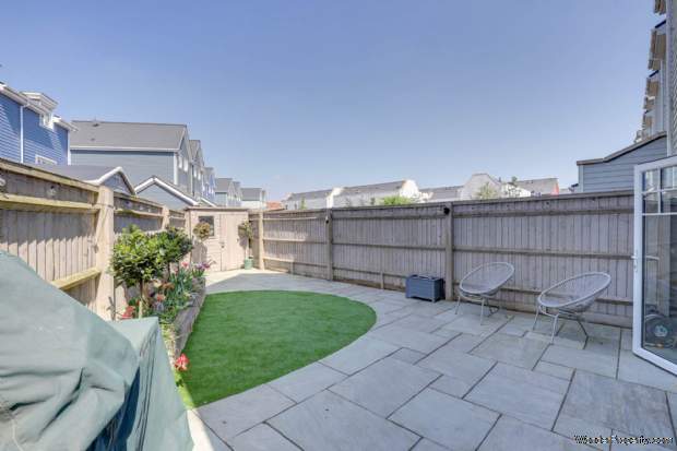 Additional Property Image 4 bedroom Town House for sale in Reading 5