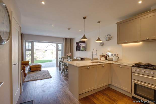 Additional Property Image 4 bedroom Town House for sale in Reading 9