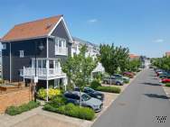 4 bedroom Town House for sale in Reading