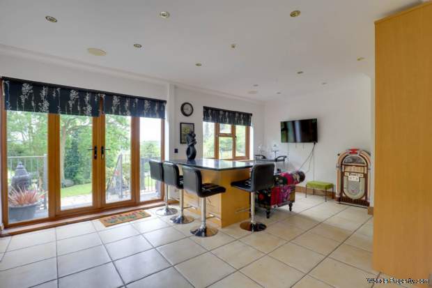 Additional Property Image 6 bedroom Detached for sale in Reading 5