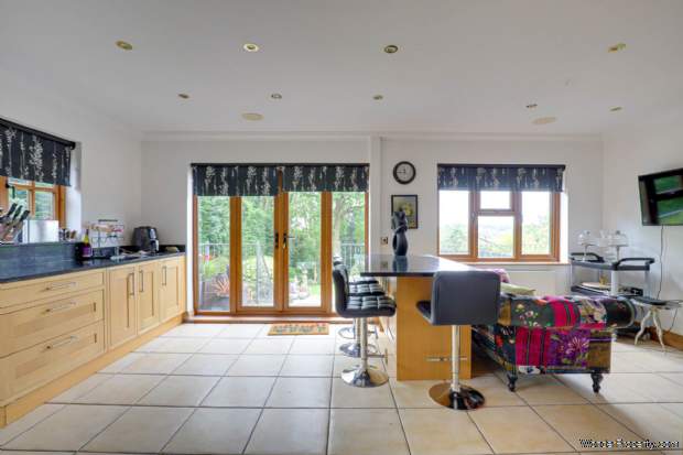Additional Property Image 6 bedroom Detached for sale in Reading 6