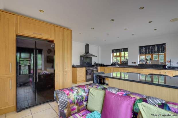 Additional Property Image 6 bedroom Detached for sale in Reading 8