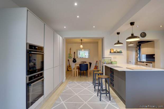 Additional Property Image 4 bedroom Detached for sale in Reading 5