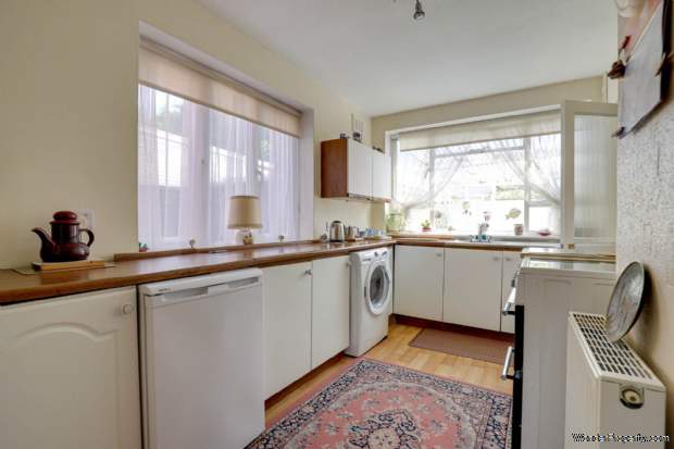 Additional Property Image 3 bedroom Detached for sale in Reading 6