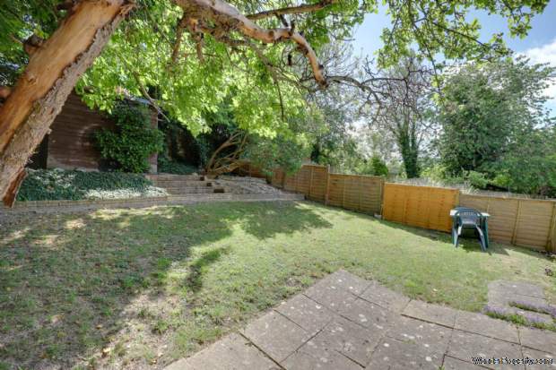 Additional Property Image 3 bedroom Detached for sale in Reading 19