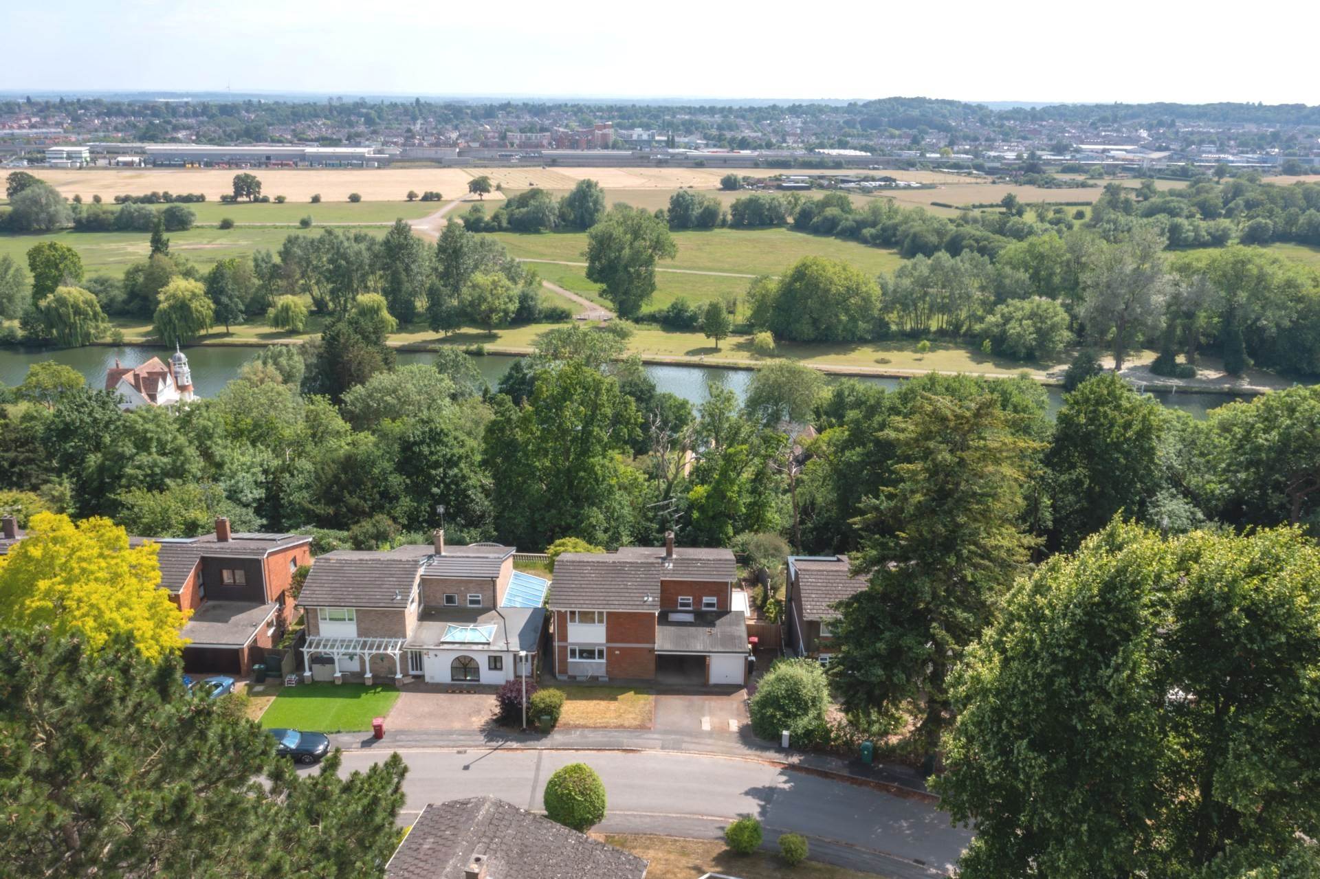 Additional Property Image 4 bedroom Detached for sale in Reading 2