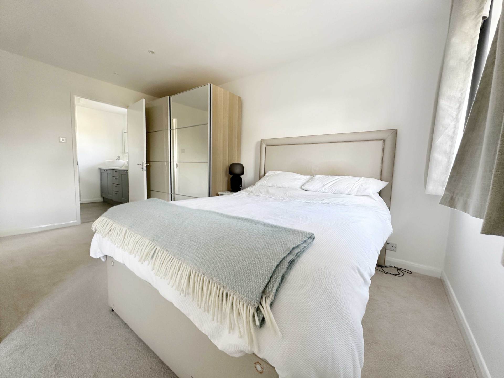 Additional Property Image 4 bedroom Detached for sale in Reading 10