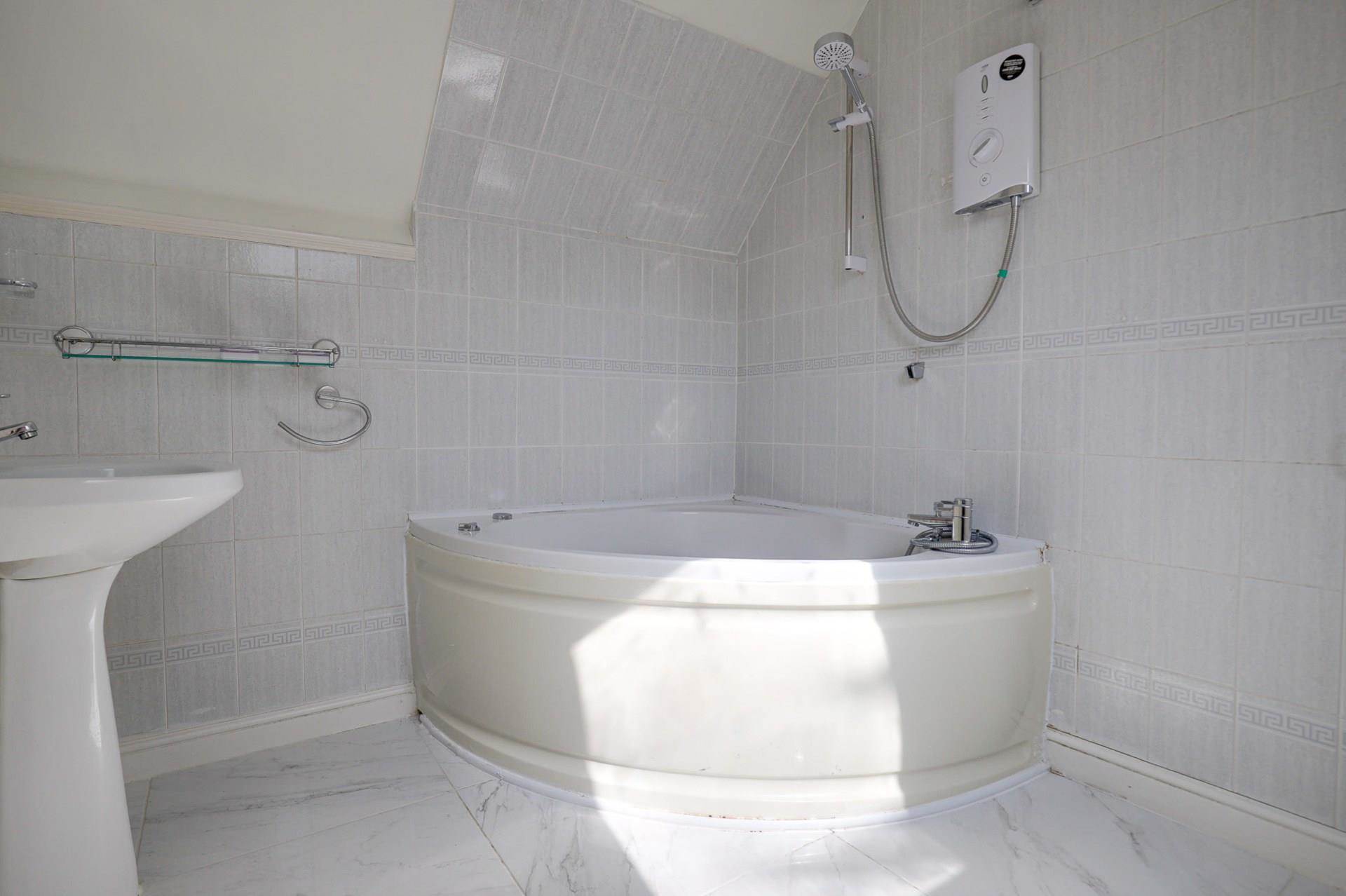 Additional Property Image 5 bedroom Detached for sale in Reading 26