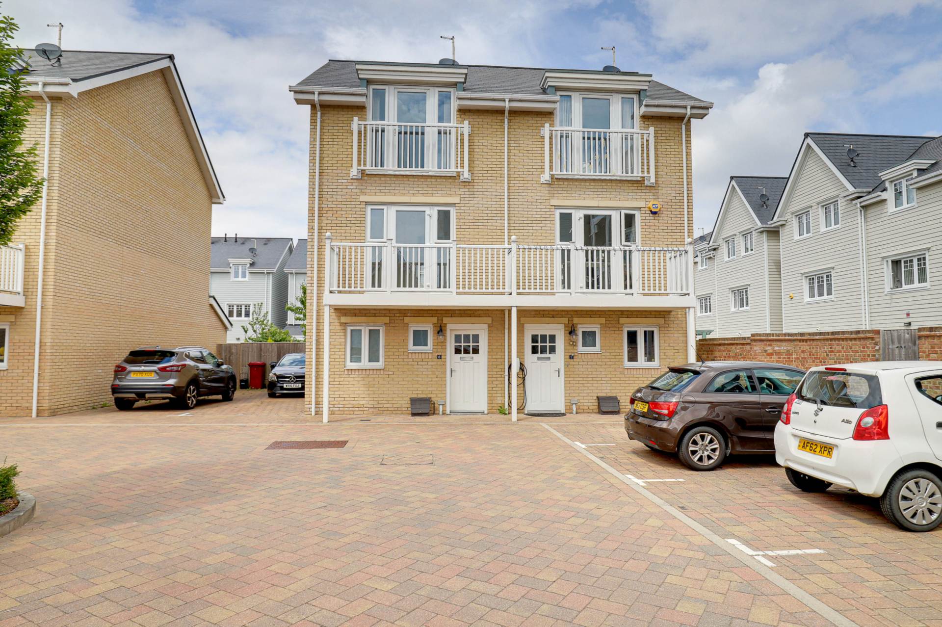 Additional Property Image 4 bedroom Semi Detached for sale in Reading 23