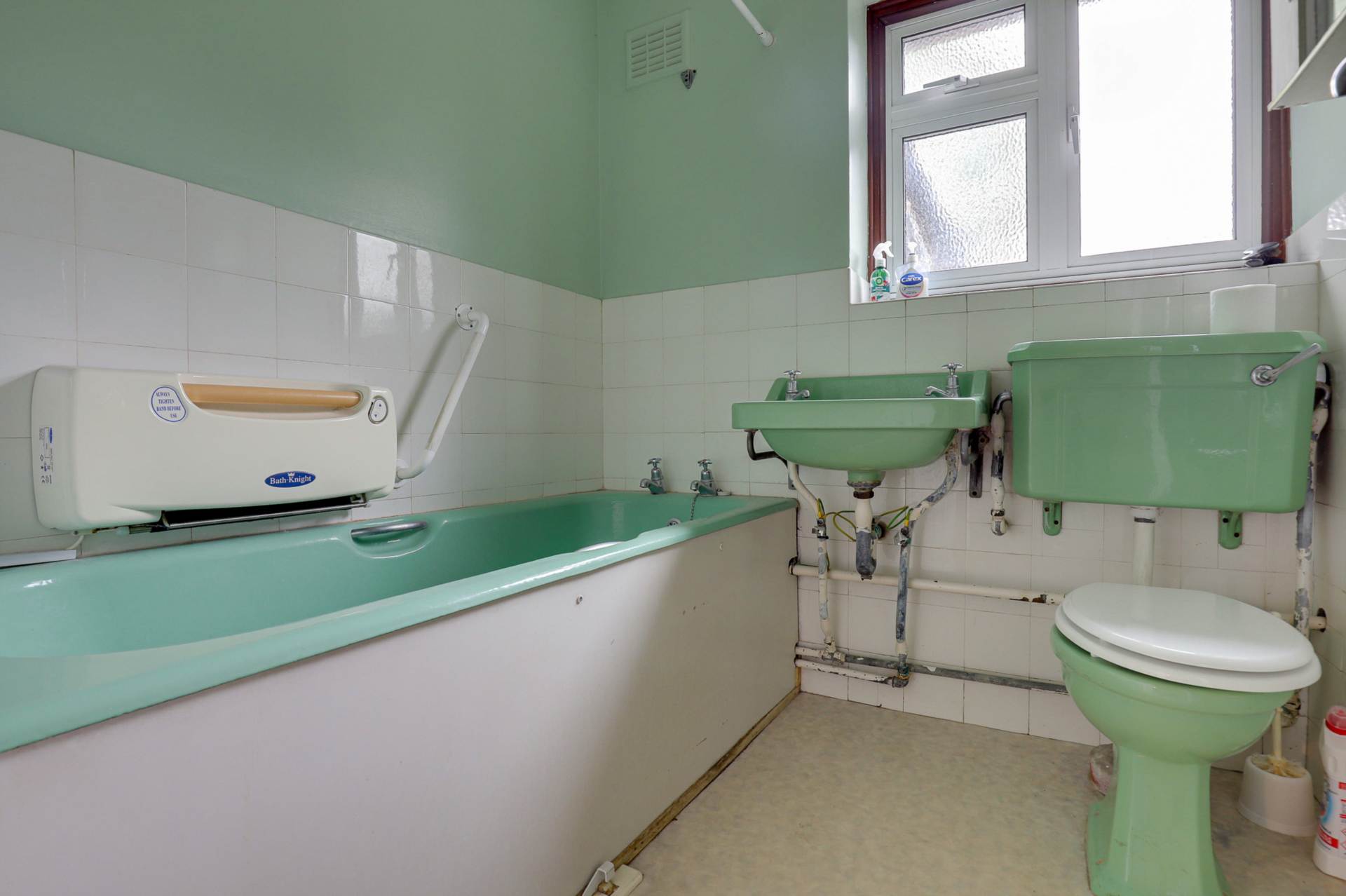 Additional Property Image 3 bedroom Detached Bungalow for sale in Reading 15