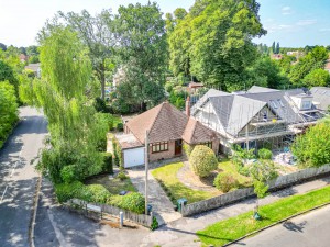 3 bedroom Detached Bungalow for sale in Reading