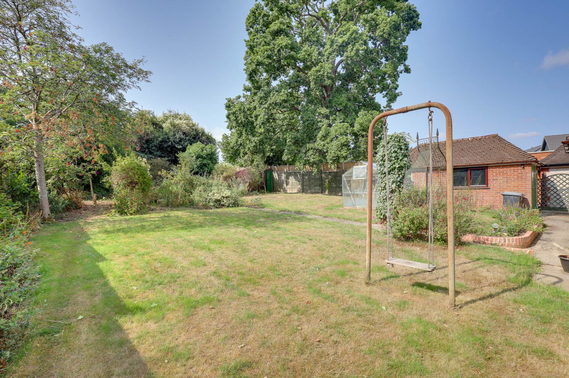 Additional Property Image 4 bedroom Detached Bungalow for sale in Reading 2