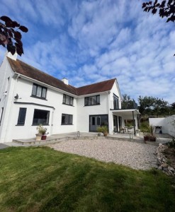 4 bedroom Detached to rent in Exeter