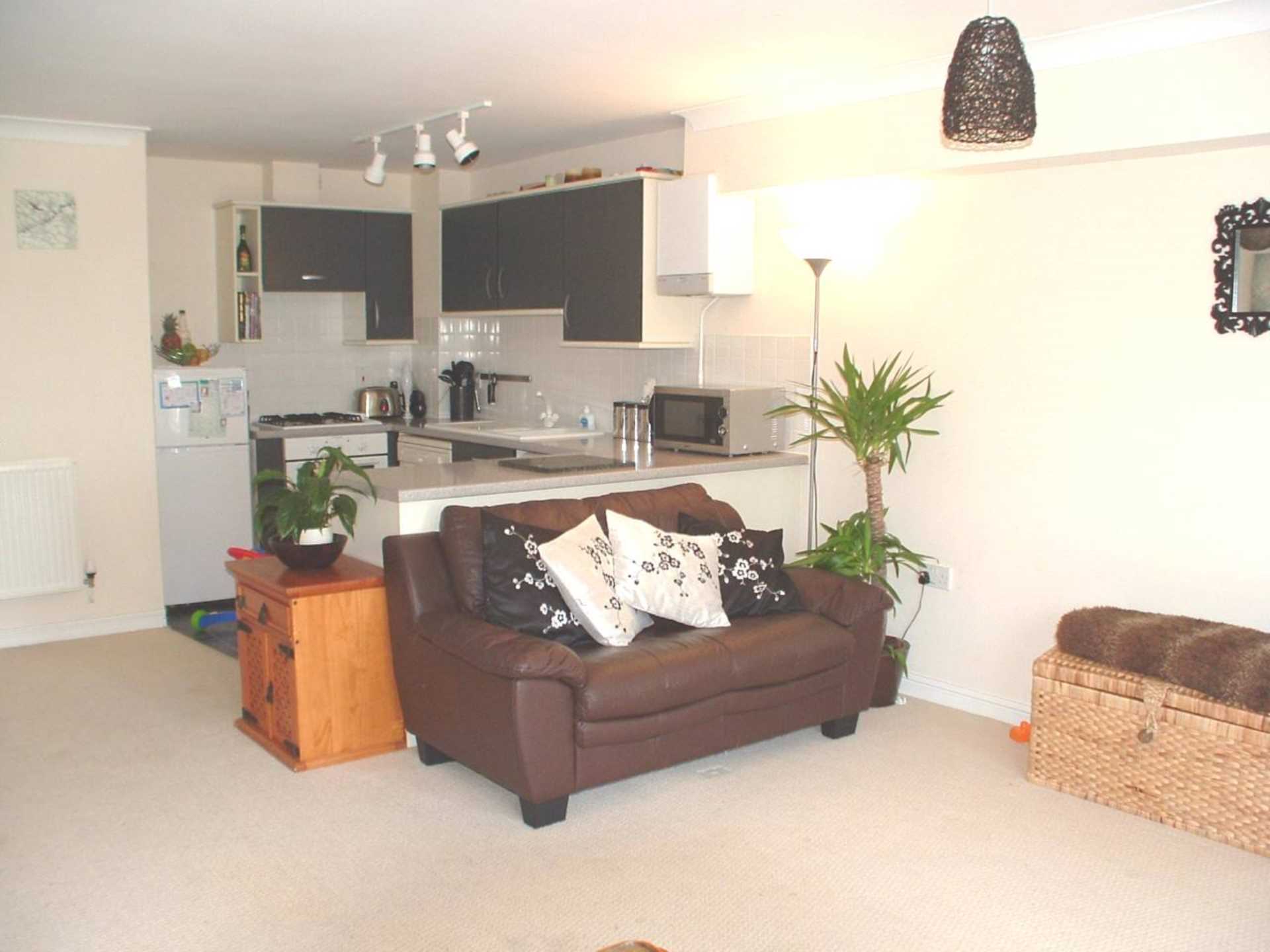 Additional Property Image 2 bedroom Flat for sale in Eastbourne 4