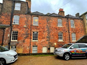 2 bedroom Flat to rent in Rochester
