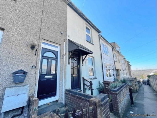 2 bedroom Terraced to rent in Rochester