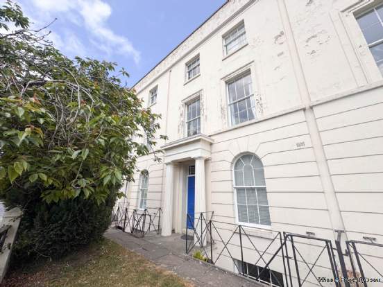 2 bedroom Flat to rent in Chatham