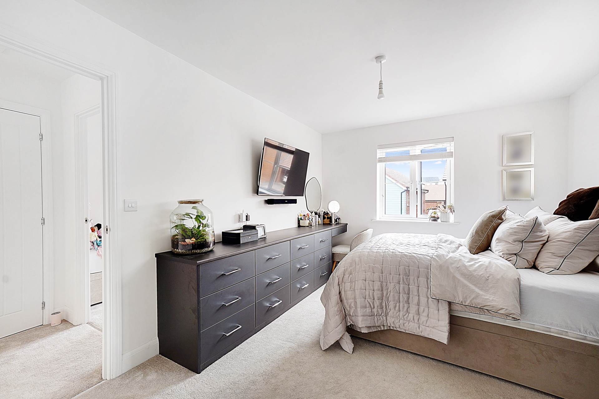 Additional Property Image 4 bedroom Detached for sale in Rochester 12
