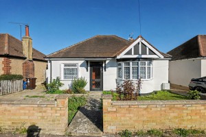 2 bedroom Bungalow for sale in Rochester