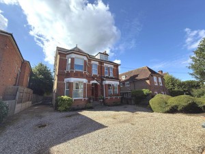 1 bedroom Flat to rent in Bushey