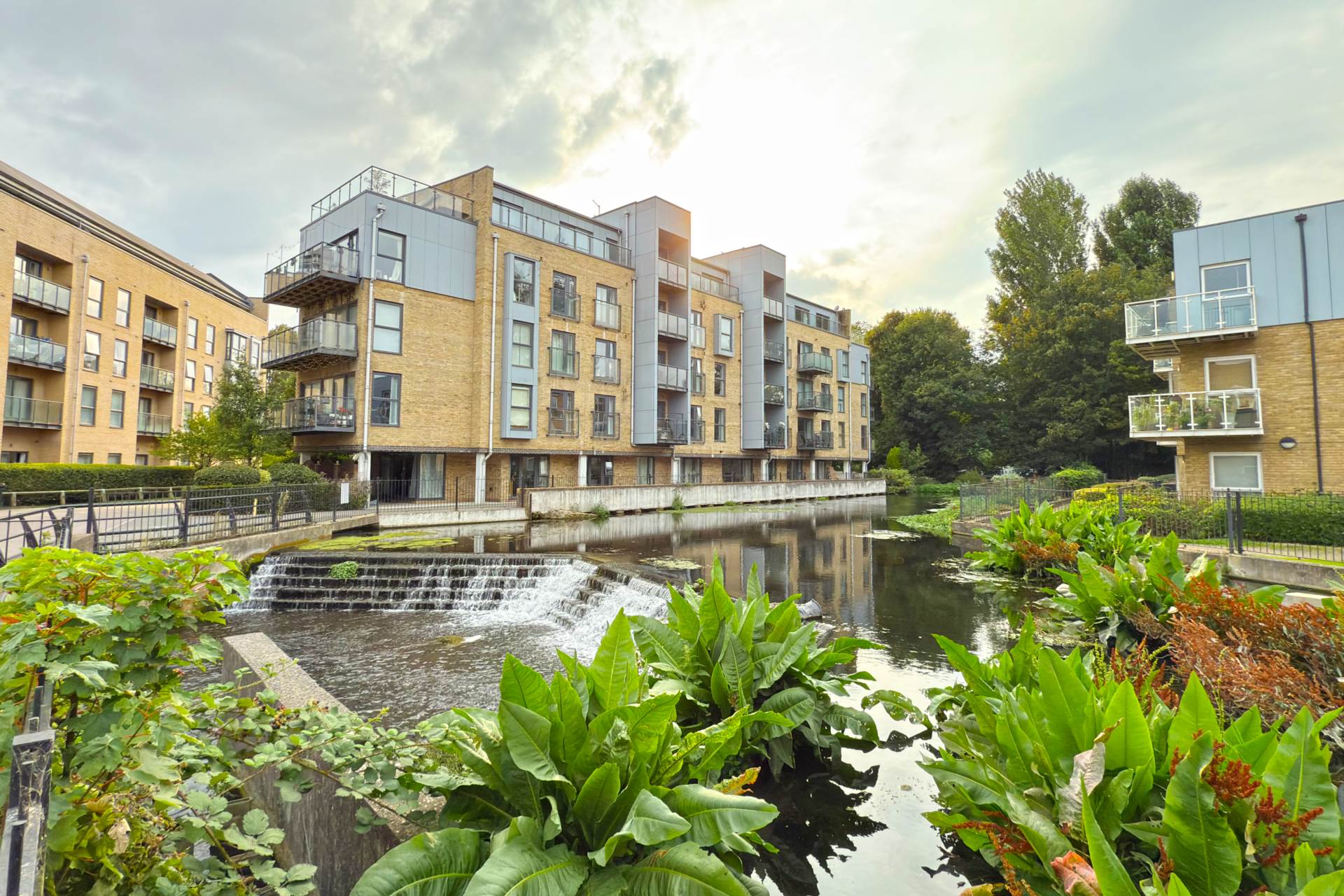 Additional Property Image 2 bedroom Flat for sale in Nash Mills Wharf 16