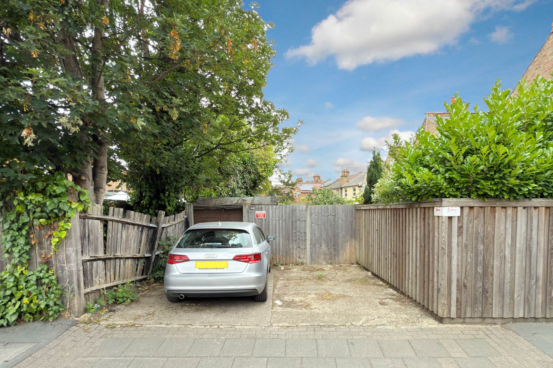 Additional Property Image 1 bedroom Maisonette for sale in Watford 11