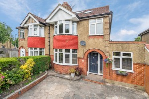 4 bedroom Semi Detached for sale in Watford