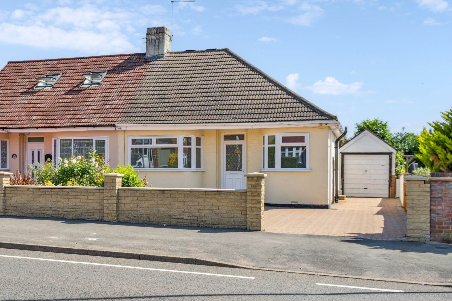 Additional Property Image 2 bedroom Semi Detached Bungalow for sale in Watford 13