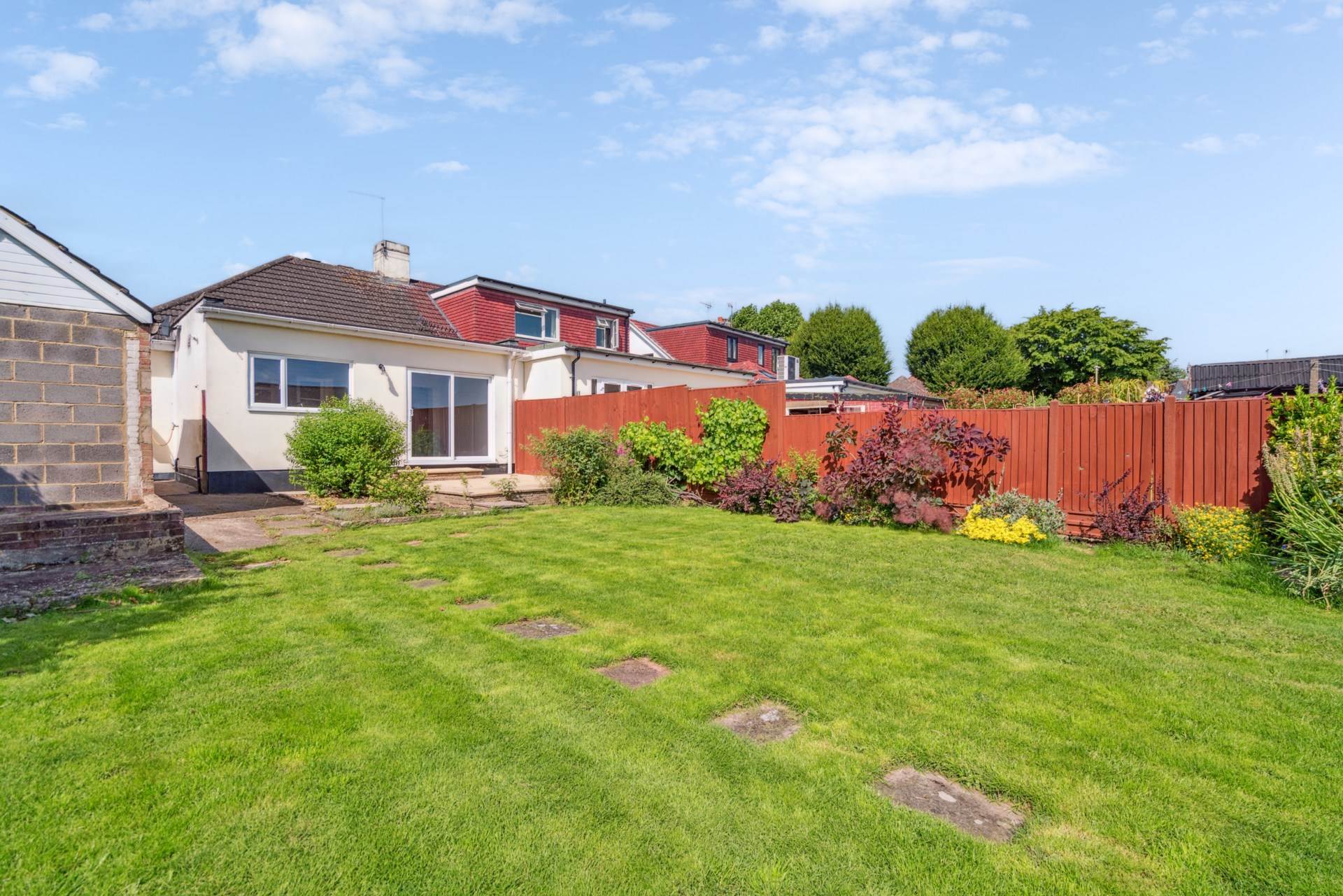 Additional Property Image 2 bedroom Semi Detached Bungalow for sale in Watford 14