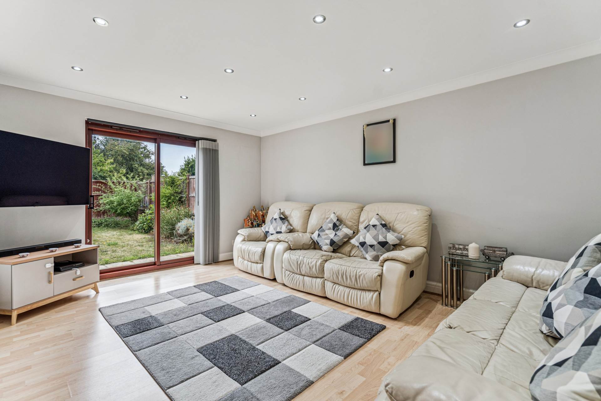 Additional Property Image 4 bedroom Detached for sale in Watford 2